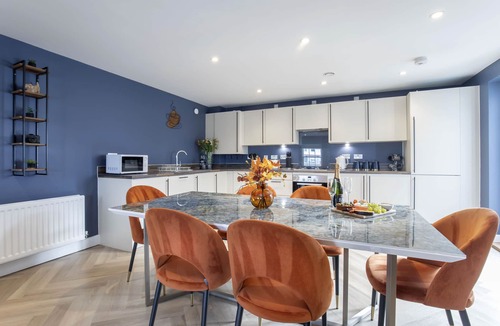 Cheltenham Apartment | Elliot Oliver - Luxury 3 Bedroom Town Centre Apartment With Parking