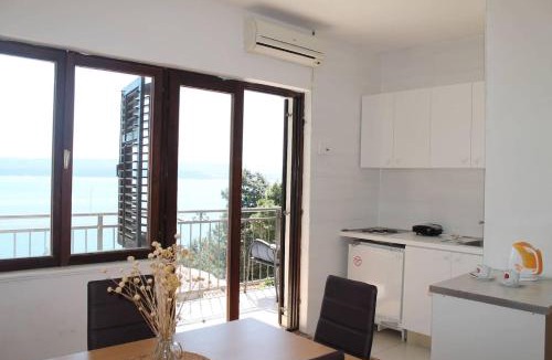 Marusici House | Entire home with a swimming pool for 12 in Marusici