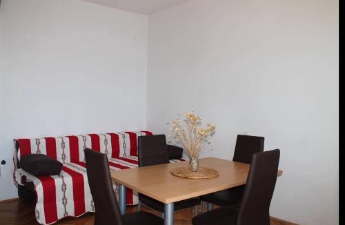Marusici House | Entire home with a swimming pool for 12 in Marusici