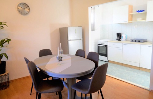 Poljica Apartment | Erdgeschosswohnung, erste Reihe vom Meer by Interhome