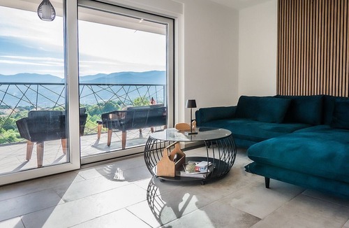 Kastav Apartment | Exclusive vacation apartment near Opatija with 180° sea view and private pool.