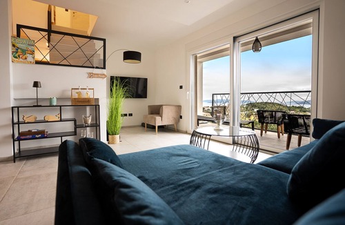 Kastav Apartment | Exclusive vacation apartment near Opatija with 180° sea view and private pool.