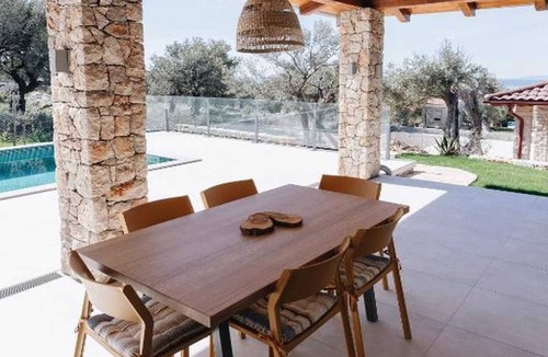 Jakisnica Villa | Experience Villa Kadila – Heated Pool & Sauna in a Timeless Olive Grove