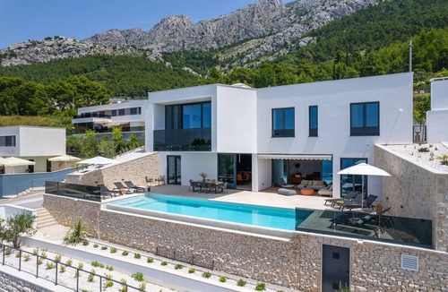 Omis Villa | Extravagant Omis Villa | 5 Bedrooms | Villa Chazaret | Frontline Location