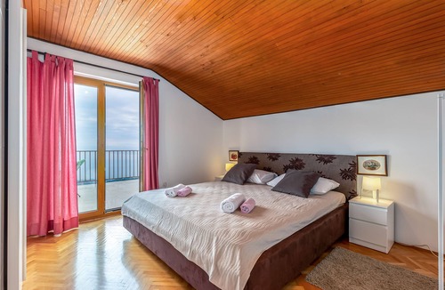 Poljane House | familly - friendly, quiet neighborhood, splendid view,
