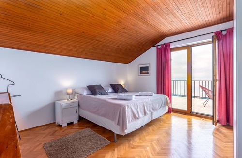 Poljane House | familly - friendly, quiet neighborhood, splendid view,