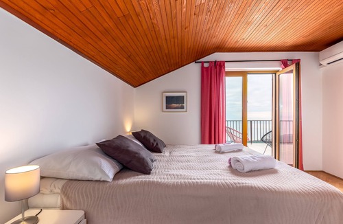Poljane House | familly - friendly, quiet neighborhood, splendid view,