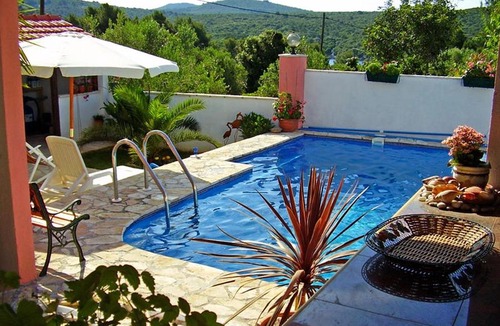 Maslinica Apartment | Family-friendly apartments with swimming pool Maslinica, Solta - 5180