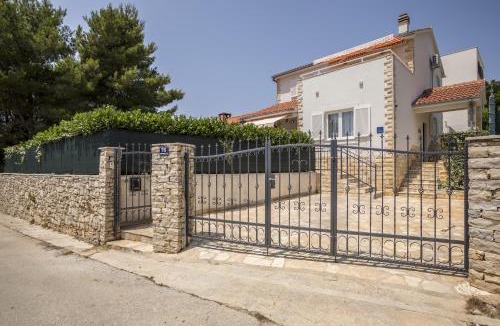 Maslinica House | Family friendly house with a swimming pool Maslinica, Solta - 16782