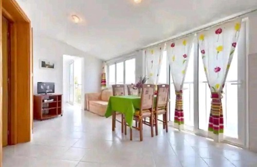 Marusici Apartment | Family home away on the beach, free parking