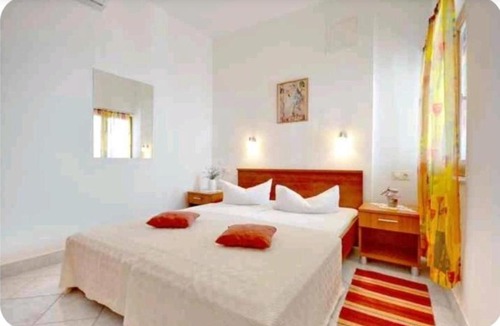 Marusici Apartment | Family home away on the beach, free parking