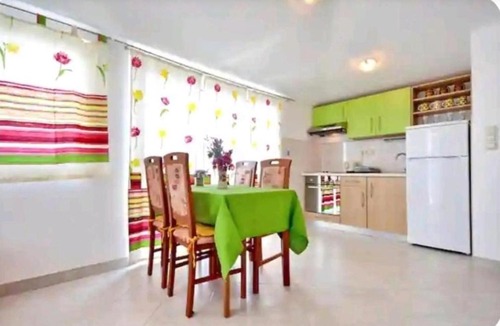 Marusici Apartment | Family home away on the beach, free parking