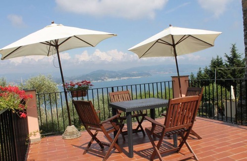 La Spezia Apartment | Farmholiday Terrazza sul Golfo - 5 Terre - Bilocale free wifi free parking