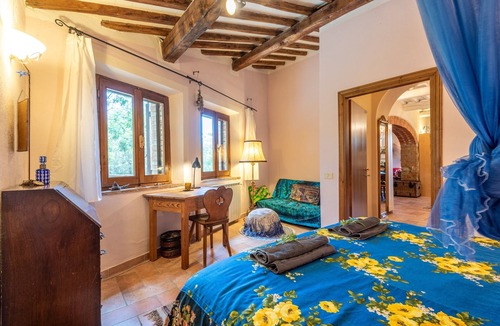Ciciano House | Farmhouse 'Casa Luna' with Shared Infinity Saltwater Pool, Private Terrace and Wi-Fi