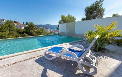 Komarna Villa | Ferienhaus für 8 Personen mit Pool und Meerblick