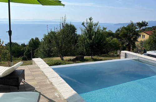 Opatija House | Ferienhaus in Einzigartiger Lage mit Meerblick und Infinitypool