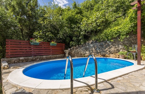 Medici House | Find peace in the beauty of nature and the sea
