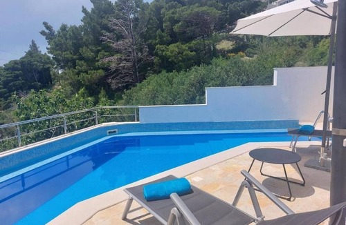 Marusici Apartment | Four-bedroom apartment with a swimming pool Marušići, Omiš (A-21377-a)