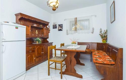 Tice Apartment | Four-Bedroom Apartment In Omis