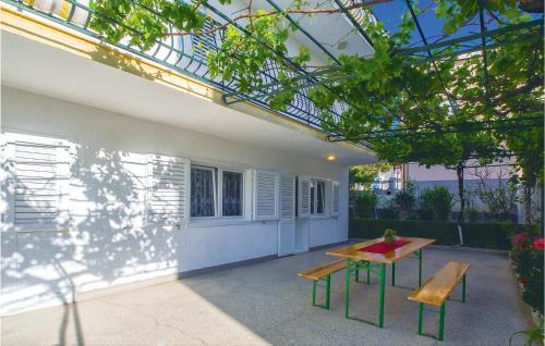Tice Apartment | Four-Bedroom Apartment In Omis