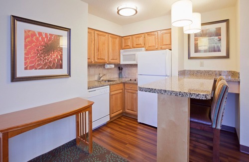 Maple Grove Condo | Free Breakfast. Pool & Hot Tub. Gym. Near Albertville Premium Outlets!
