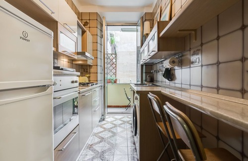 Testaccio Apartment | FREE WIFI Comfortable apartment overlooking the Anfore Fountain.