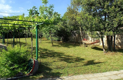 Salakovci House | Freistehendes Haus Violeta mit weitläufigen Garten by Interhome