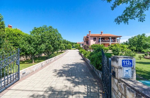 Kapelica House | Fully-detached house with a beautiful garden