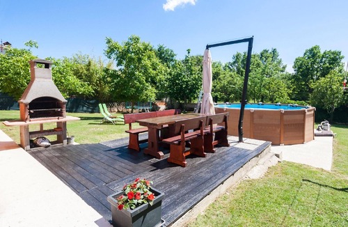 Kapelica House | Fully-detached house with a beautiful garden