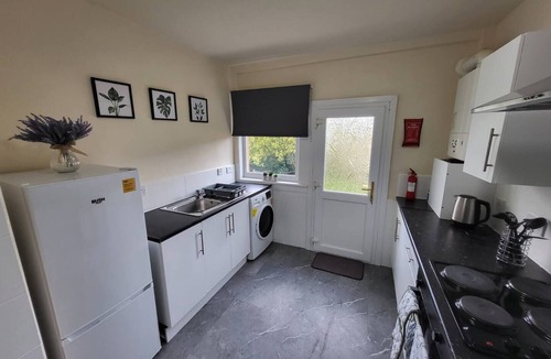 Provanmill House | Glasgow, Spacious 3 bed house with parking