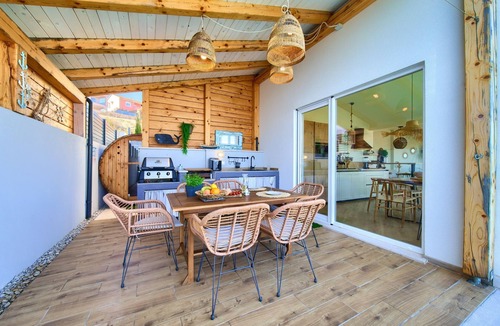 Vrbnik Villa | Goldfish villa direct from owner, heated pool, barbecue, sauna, bike-friendly