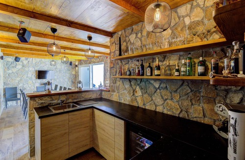 Novi Vinodolski Apartment | Gorgeous apartment in Smokvica Krmpotska