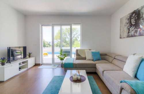 Novi Vinodolski Apartment | Gorgeous apartment in Smokvica Krmpotska