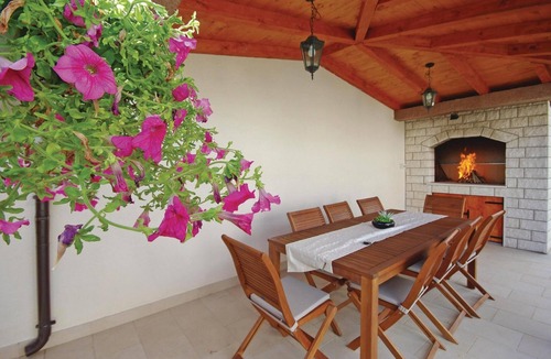 Sestanovac Apartment | Gorgeous apartment in Sestanovac