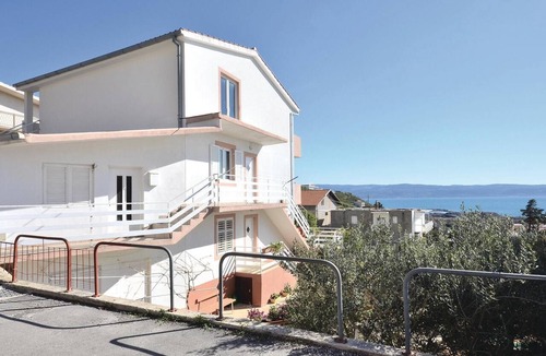 Dugi Rat Apartment | Gorgeous apartment in Dugi Rat