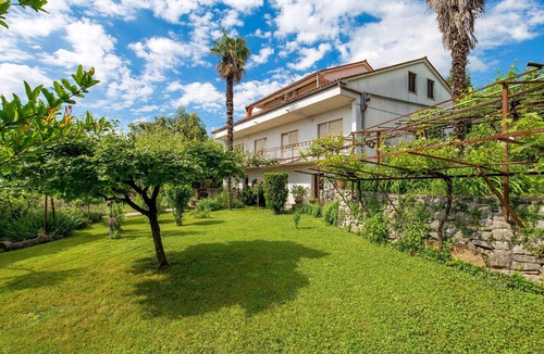 Ika Apartment | Gorgeous apartment in Ika with swimming pool