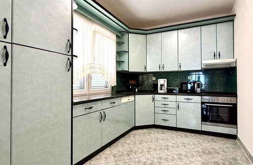 Sestanovac Apartment | Gorgeous apartment in Katuni