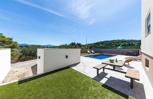 Trogir Apartment | Gorgeous apartment in Saldun with WiFi