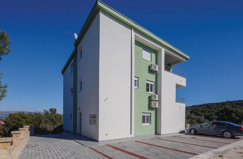 Trogir Apartment | Gorgeous apartment in Saldun with WiFi