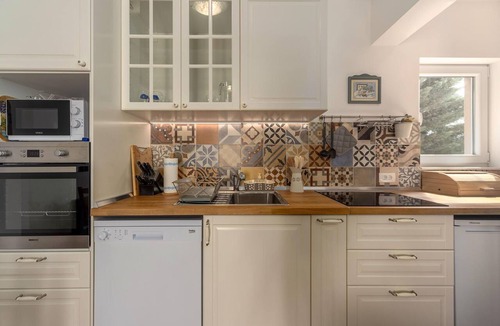 Smrika Apartment | Gorgeous apartment in Smrika with WiFi
