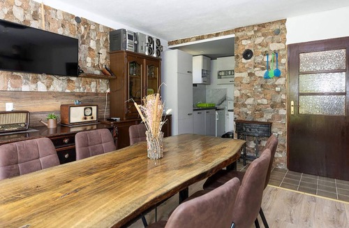 Grizane House | Gorgeous home in Grizane-Belgrad