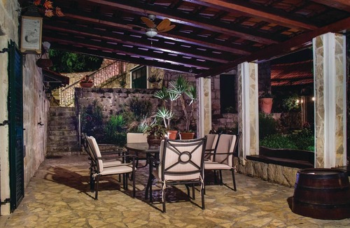 Sestanovac House | Gorgeous home in Grabovac with sauna