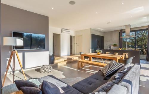 Sestanovac House | Gorgeous Home In Katuni