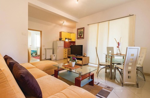 Pomer House | Gorgeous home in Liznjan