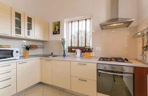 Pomer House | Gorgeous home in Liznjan