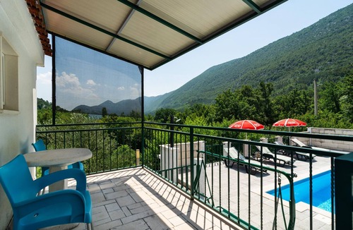 Omis House | Gorgeous home in Podaspilje with WiFi