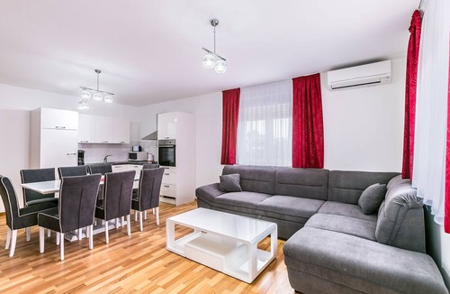 Medulin Apartment | Ground floor apartment with 3 bedrooms, terrace and WiFi