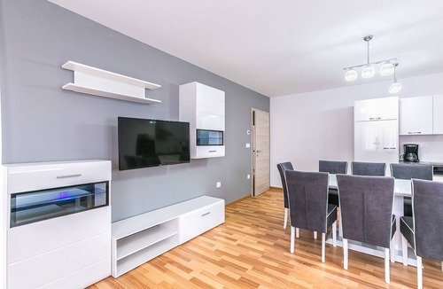 Medulin Apartment | Ground floor apartment with 3 bedrooms, terrace and WiFi
