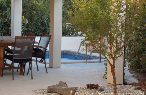 Njivice Apartment | Ground floor apartment - Njivice center, terrace, pool, air conditioning, satellite TV, WiFi