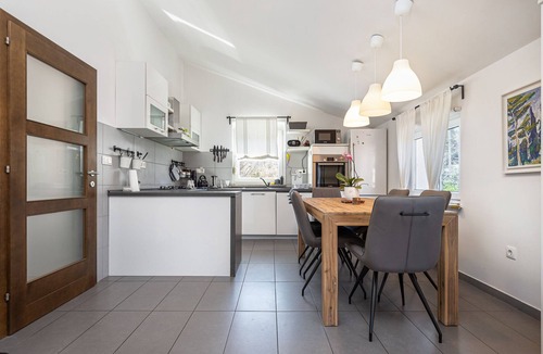 Hreljin Apartment | Guest house Gaj B4 in Hreljin with gym and barbecue